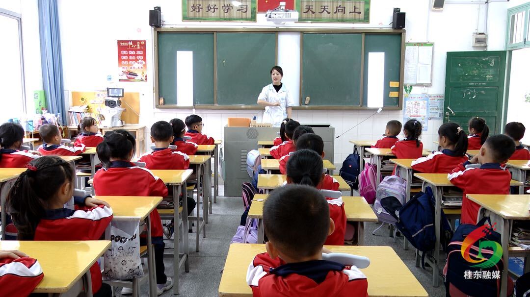 爱眼护眼公益活动走进沤江一完小