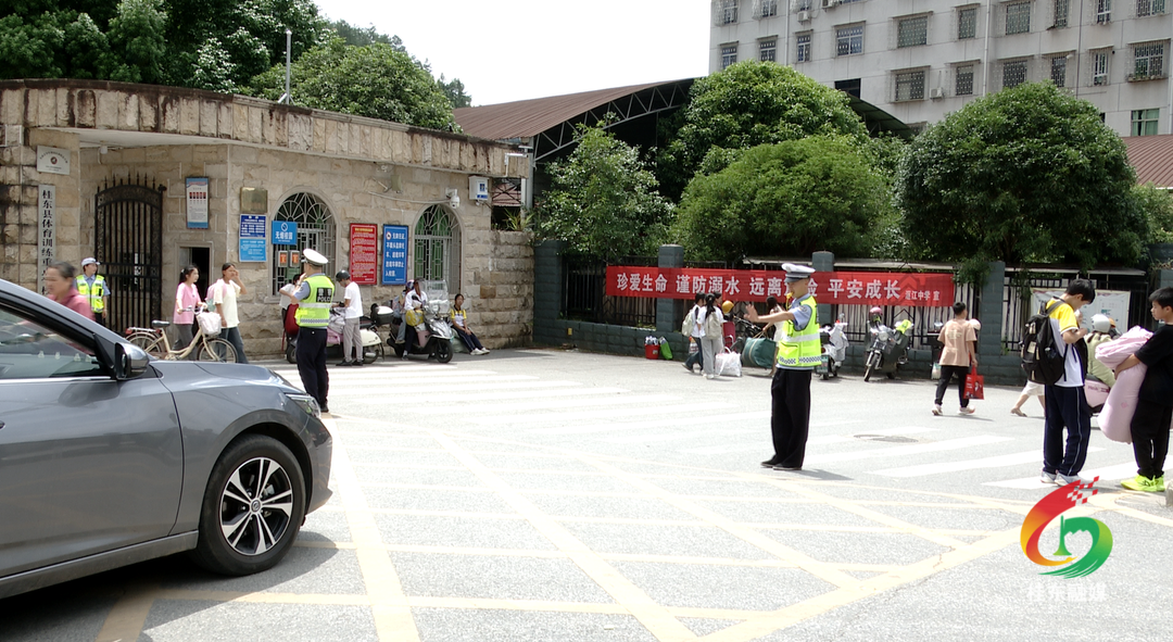 桂东县交警大队：站好“护学岗” 守护平安路