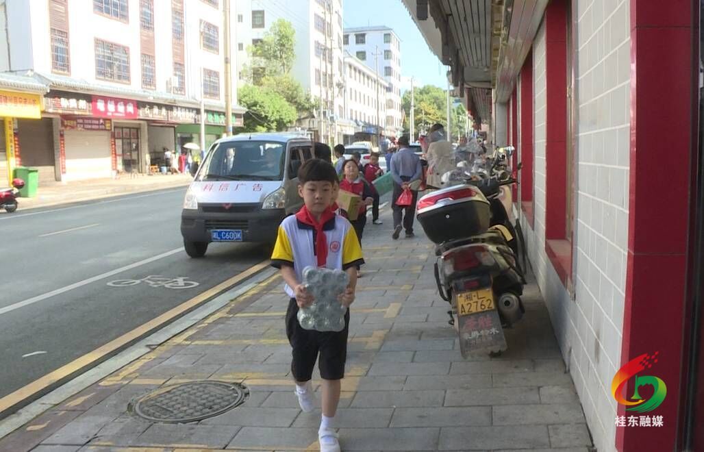 20名学子向灾区捐赠物资暖人心