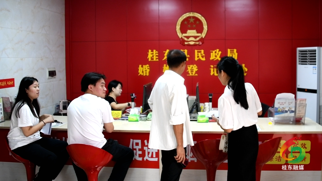 “七夕”恰遇周末 婚姻登记服务为“爱”加班