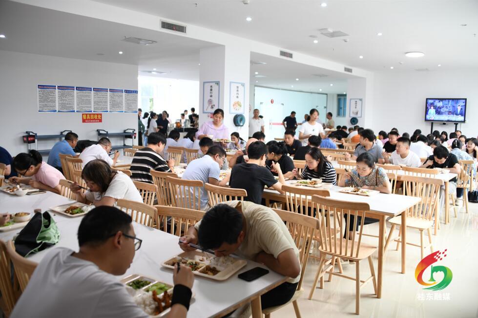 践行“零接待” 县机关食堂正式营业