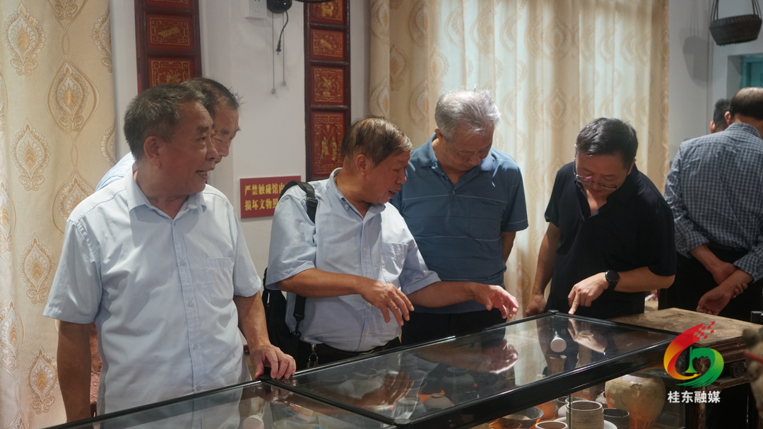 桂东组织离退休老干部考察县内经济社会发展状况