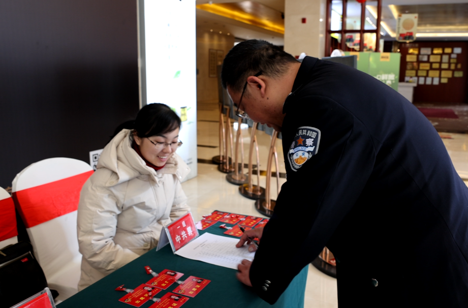 聚焦两会|政协委员齐报到 共赴盛会献良策