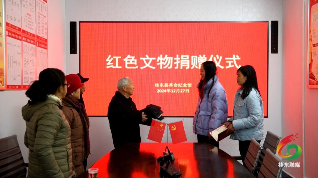 一件紅軍衫，萬代魚水情