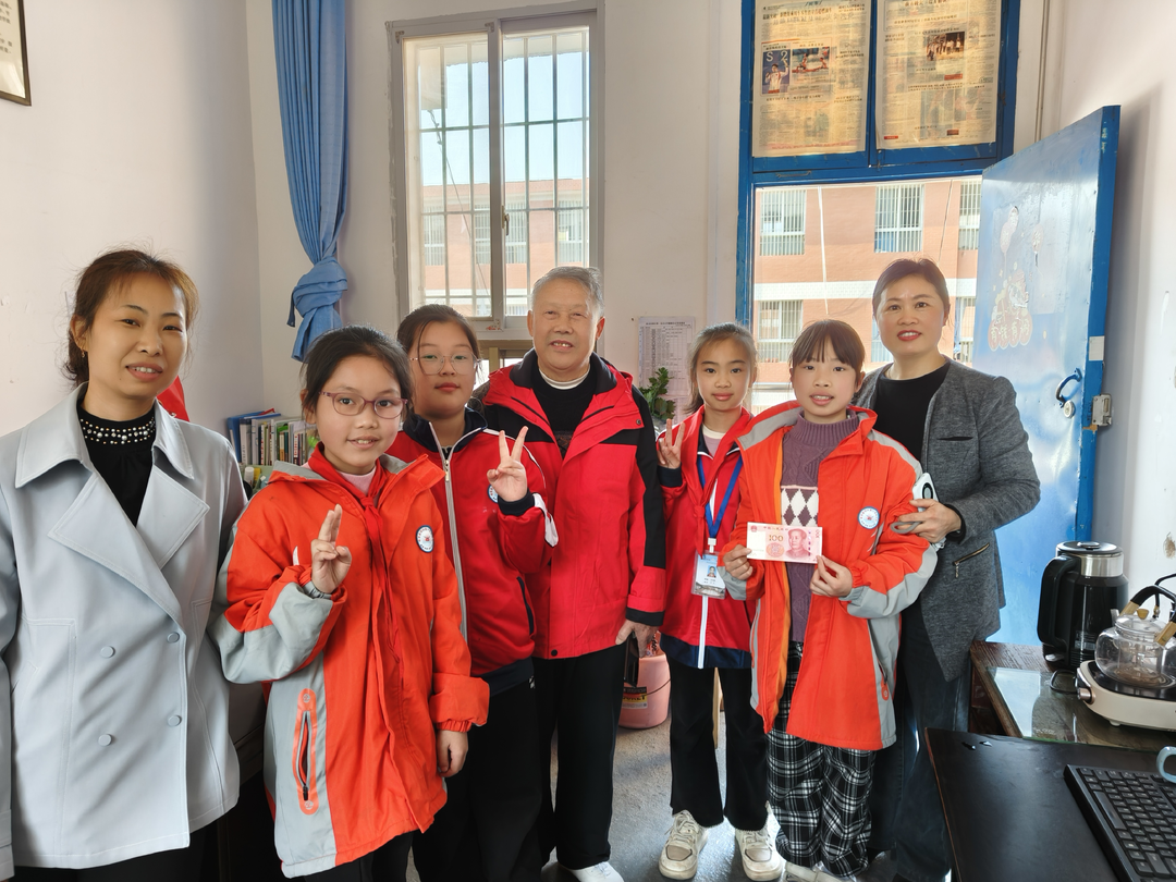 沤江一完小：“老学生”的特殊班费