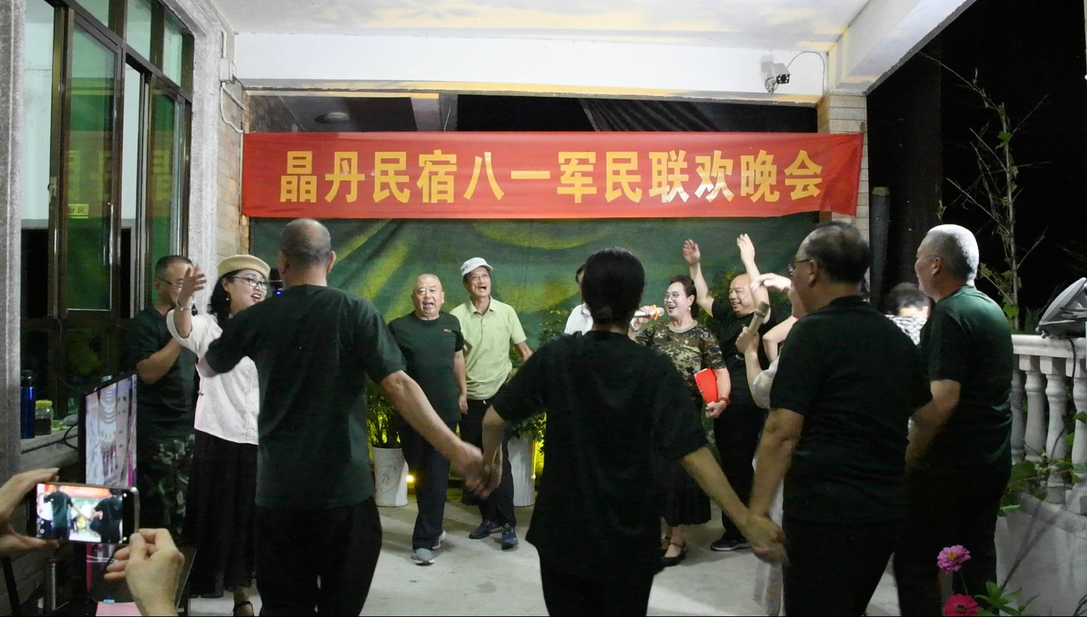 桂东军民共庆“八一” 红色薪火代代传