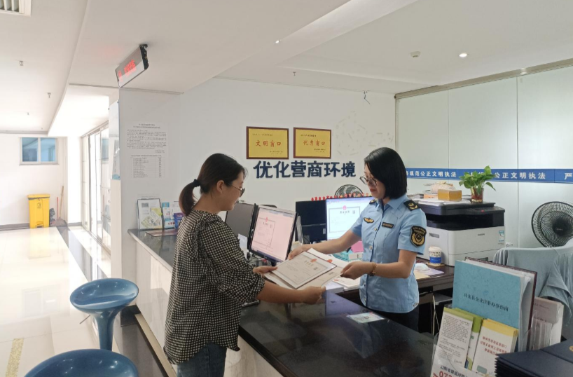 湖南桂东：颁发首张“个转企”营业执照 改革红利惠及市场主体