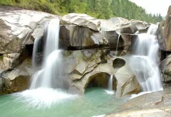 走，到江山村看冰臼群去