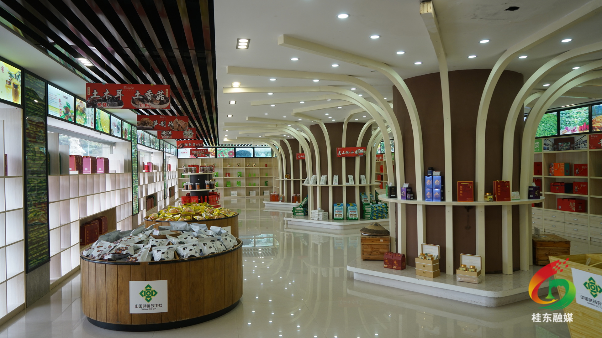 县供销社：“流动供销”打通偏远山区服务“最后一公里”