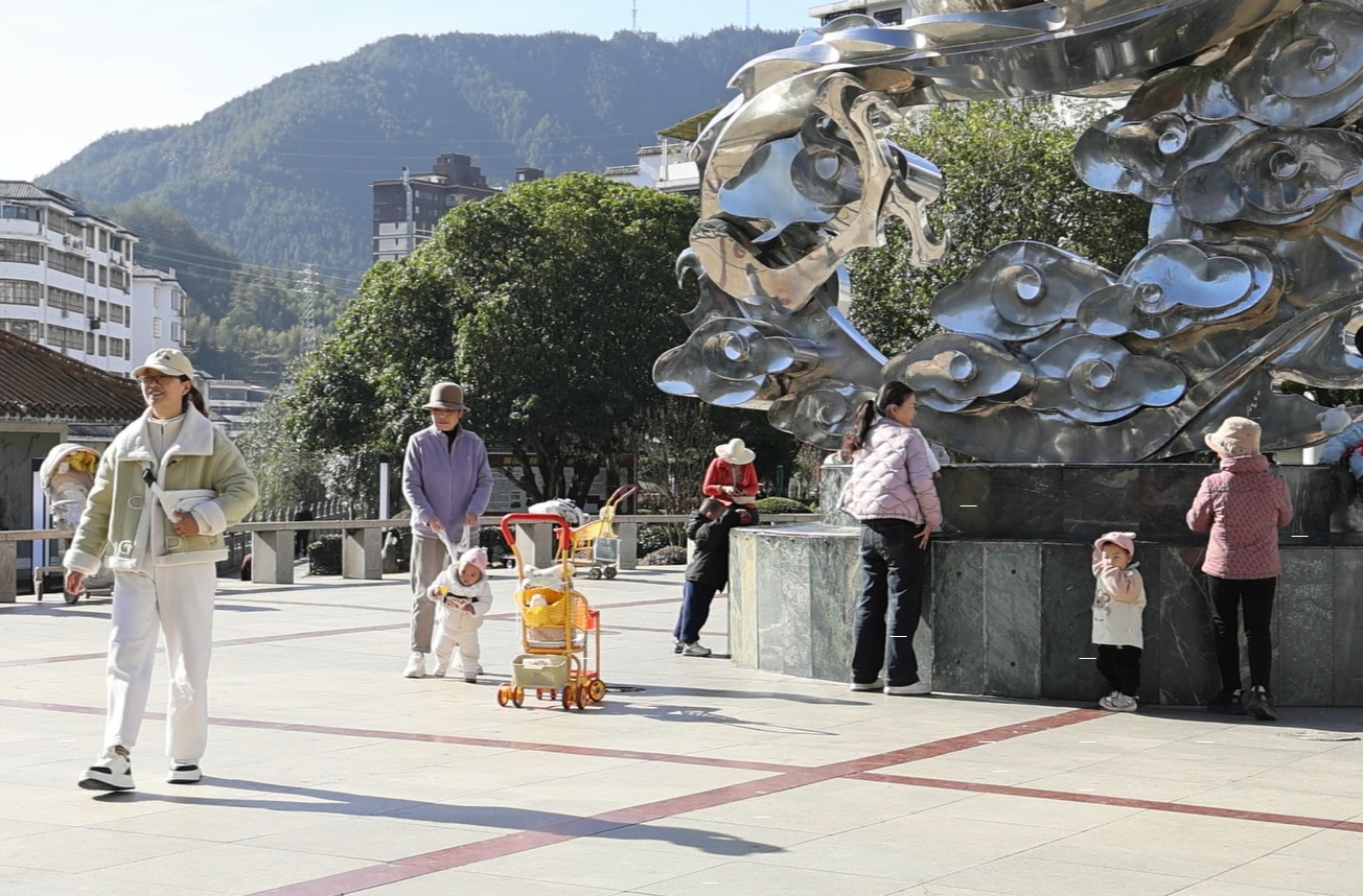 首批育儿补贴发放 惠及三千余户家庭