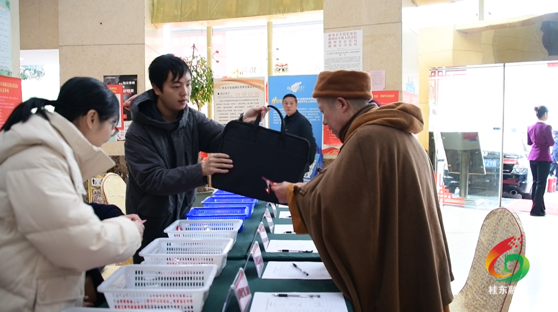 聚焦两会|委员报到：怀揣发展良策  共绘发展蓝图