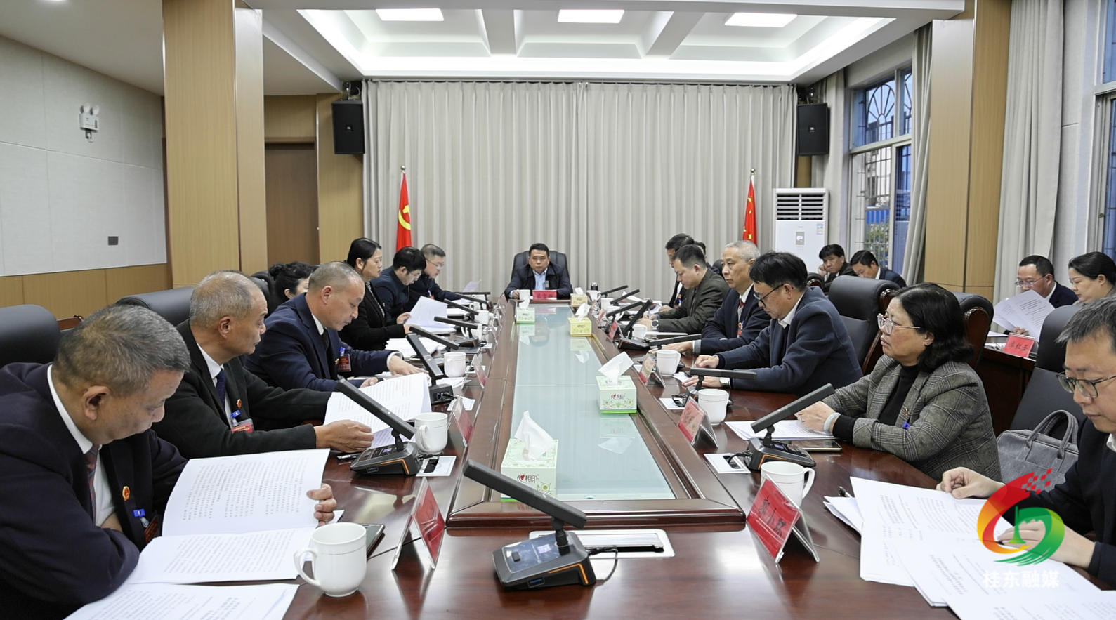 聚焦两会|县十六届人大五次会议召开主席团第三次会议