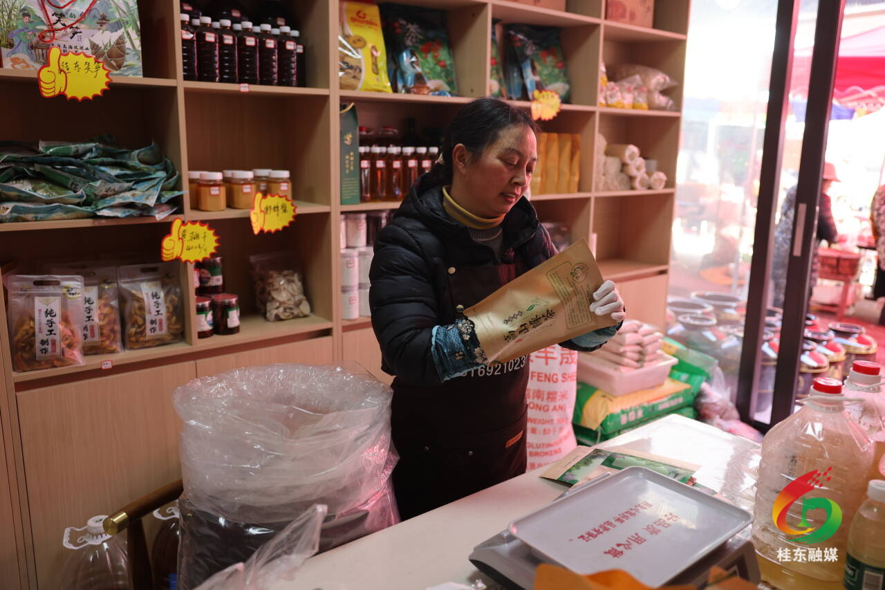 乡村新声代|“村播”李爱飞：方寸屏幕带“火”乡土味