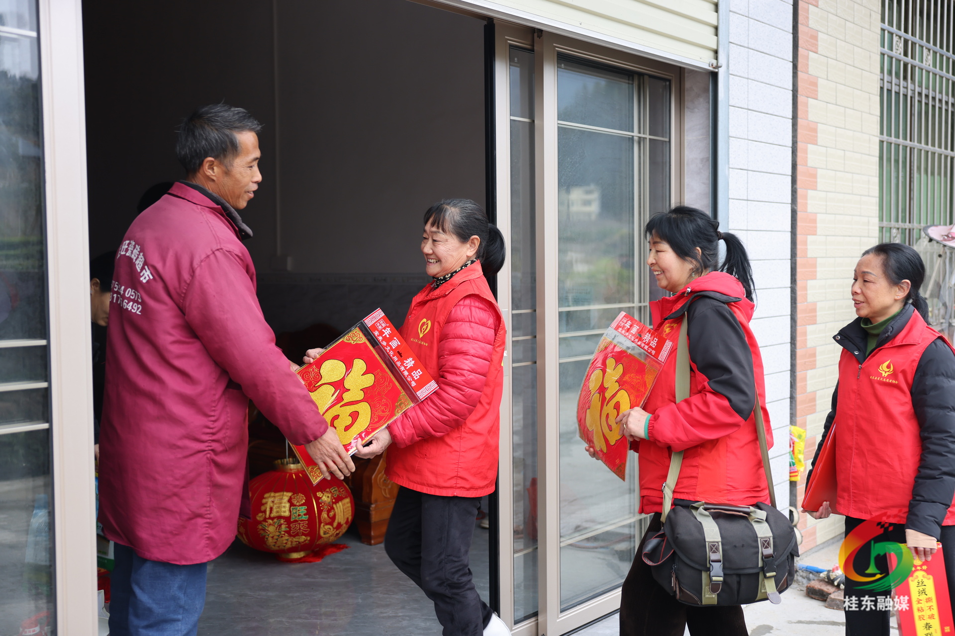 团县委组织开展“关爱你我他（她）·情暖千万家”慰问活动