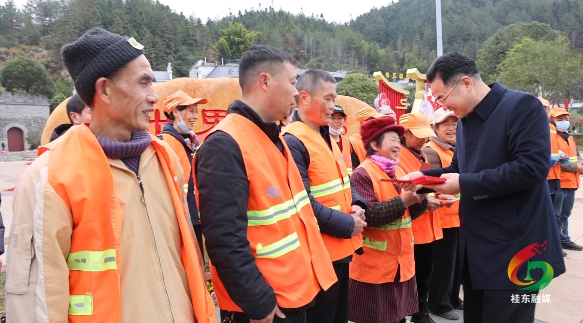 尹建恒大年初一走访慰问一线工作人员