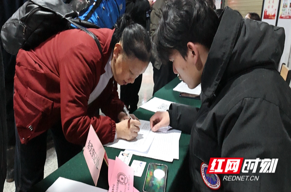 桂东连续六年护送务工人员平安返岗