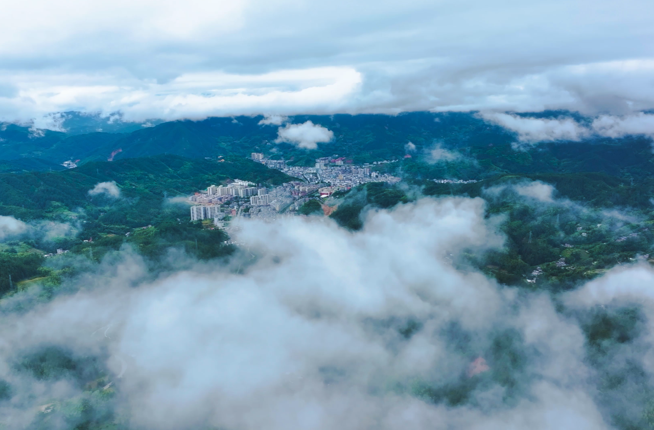 守护“中国氧都”底色 擦亮 “世界长寿乡”品牌 ——桂东2026年春节交出“蓝天”成绩单