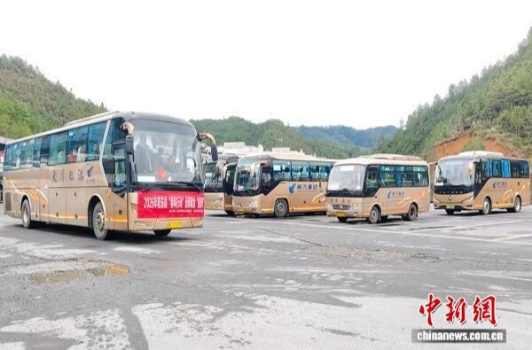 雷锋精神“不打烊” 湖南桂东“红马甲”的日常坚守