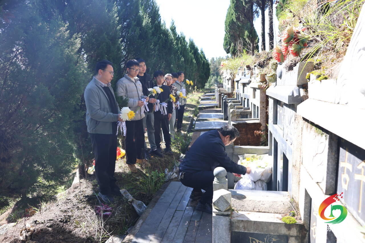 清明祭英烈 鲜花寄哀思
