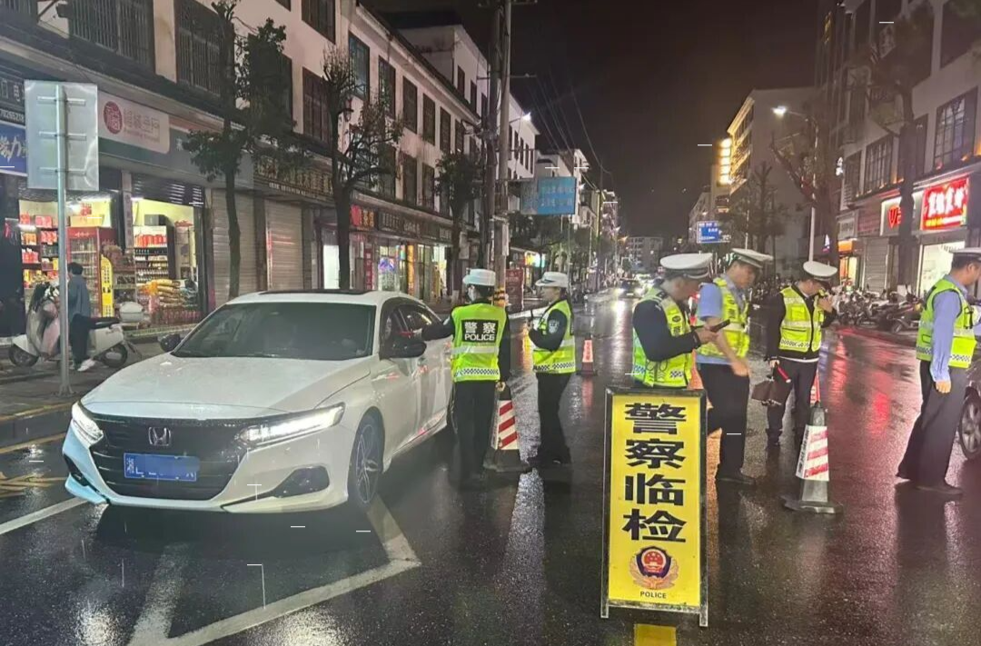 桂东：持续不辍严整治 守护百姓畅交通