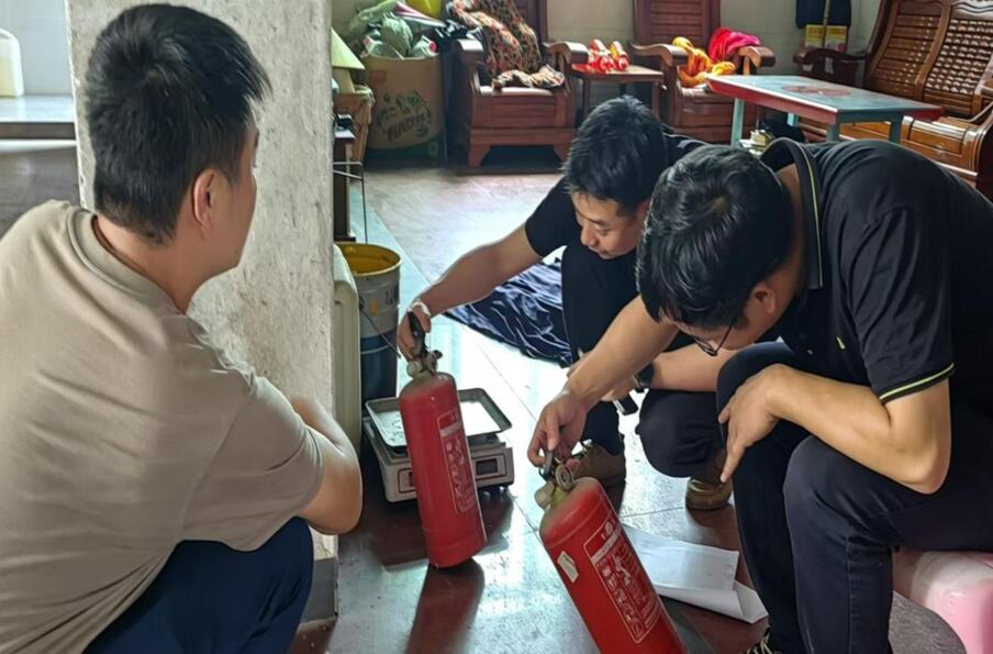 桂东：入户走访察安危 护航百姓安居梦