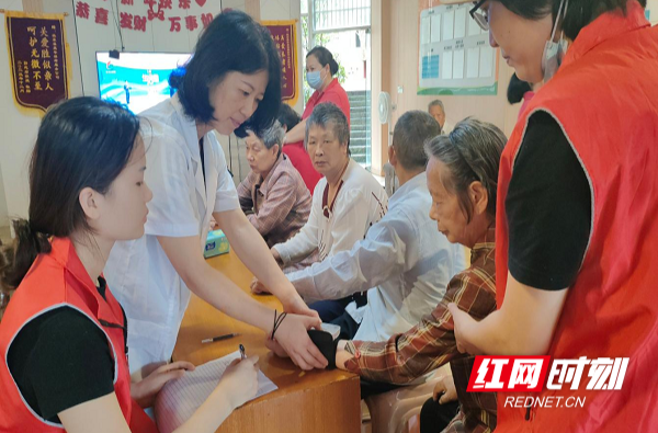 桂东县：一抹志愿红 暖暖夕阳情