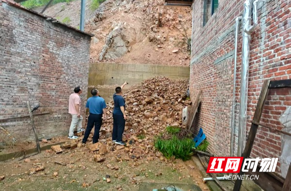 桂东县青山乡：雨夜火速避险 守护群众平安