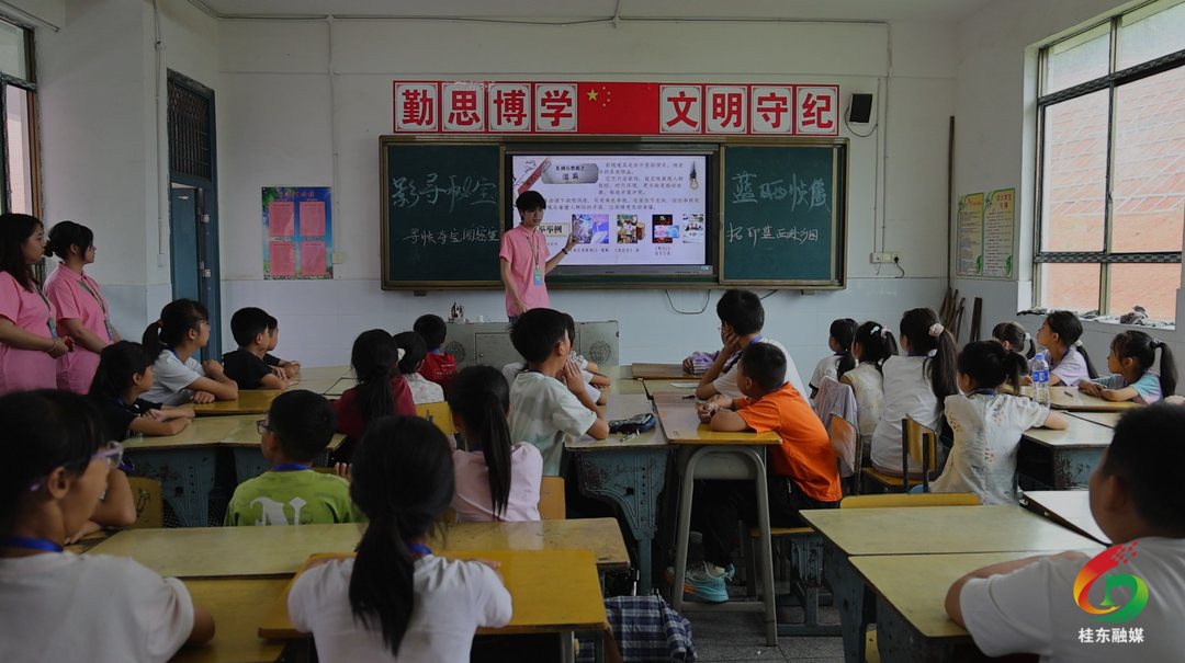 湘南学院三下乡光影美育走进大塘 蓝晒工艺点亮乡村孩童艺术梦