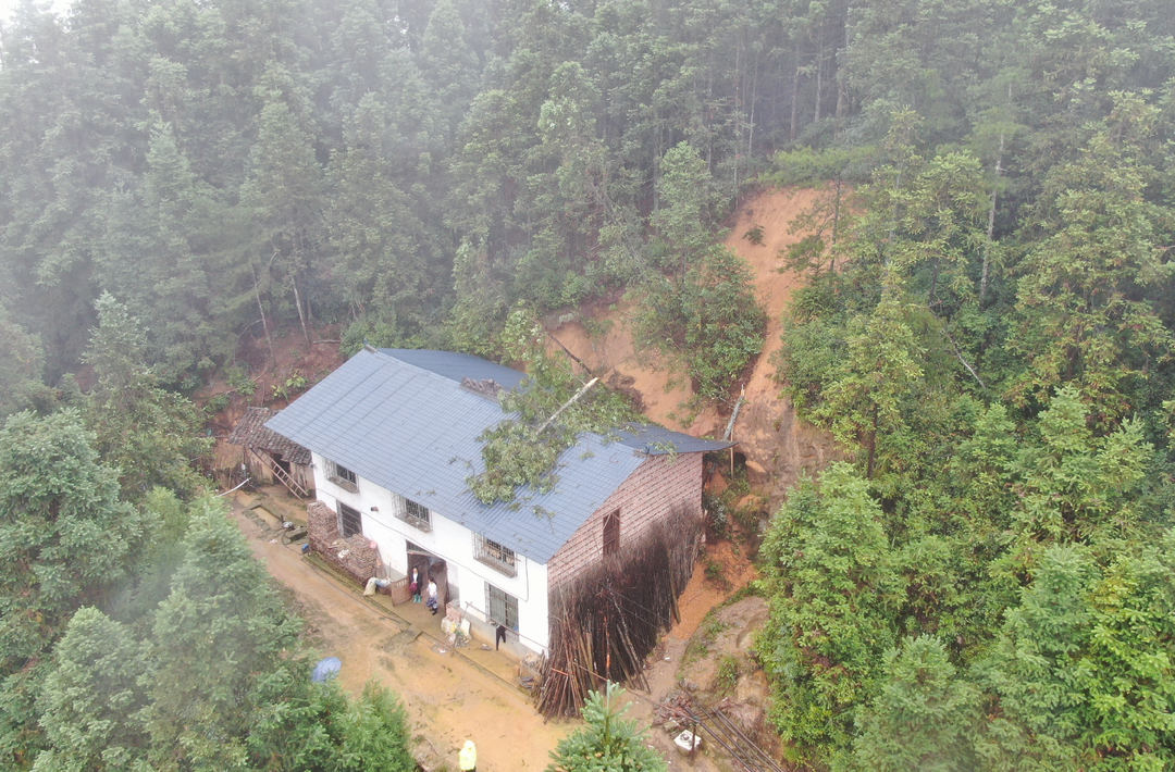 寨前镇：提前研判主动避险 成功处置山体滑坡险情