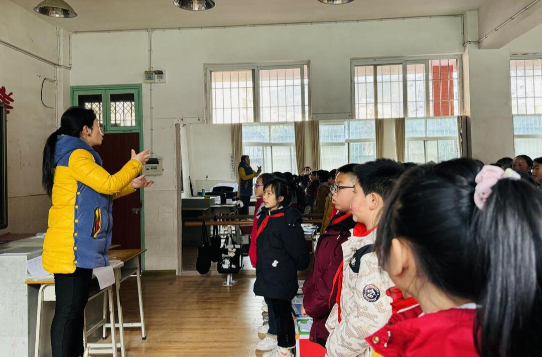 教师节特写丨周文娟：做山里孩子看世界的桥
