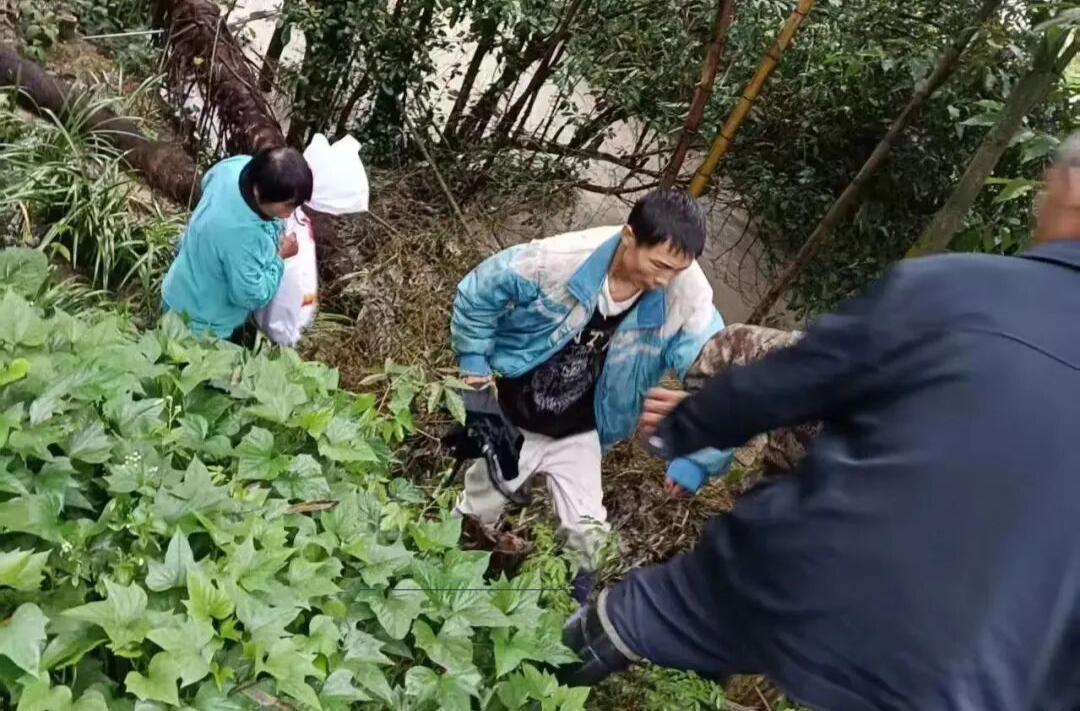 桂东一线丨风雨中，他们众志成城！