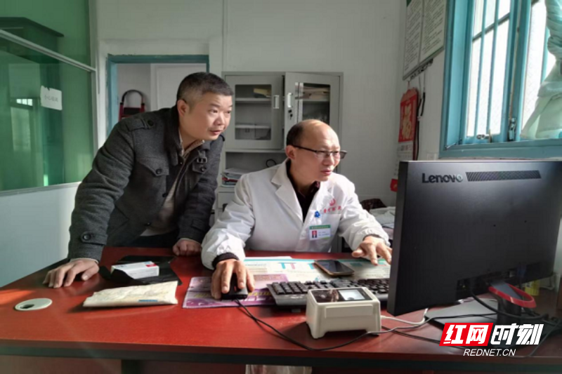 桂东村医：守在门口的“健康亲人”