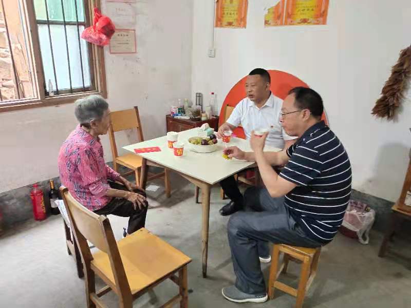 新坊乡“八一”慰问退伍老兵