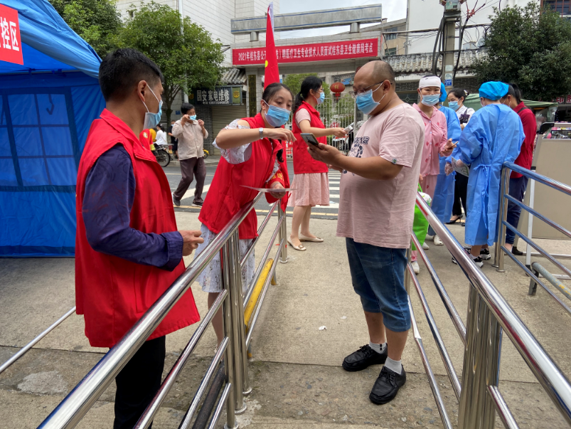 县人民医院：抗击疫情党员争先，防控一线党旗飘扬