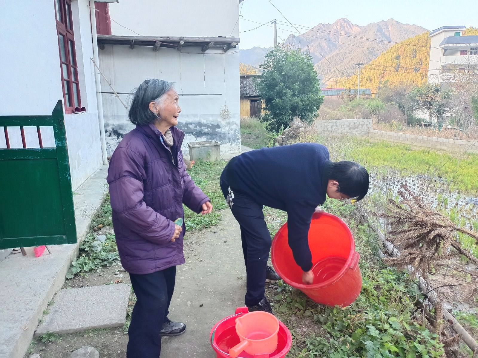 寨前镇流源村：我为群众办实事，安全饮水接进家