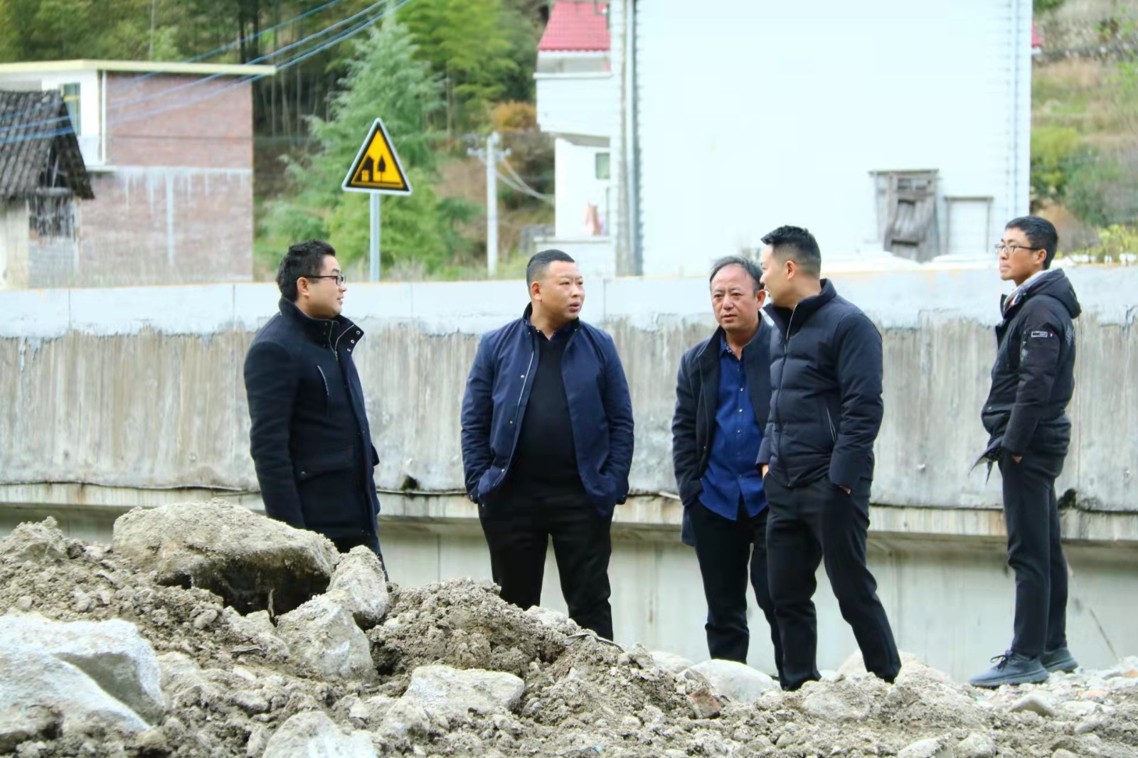 新坊乡S201水系路系恢复工程进展顺利