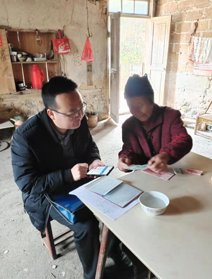【我为群众办实事】新坊乡：医保缴费进家门 温情服务暖人心