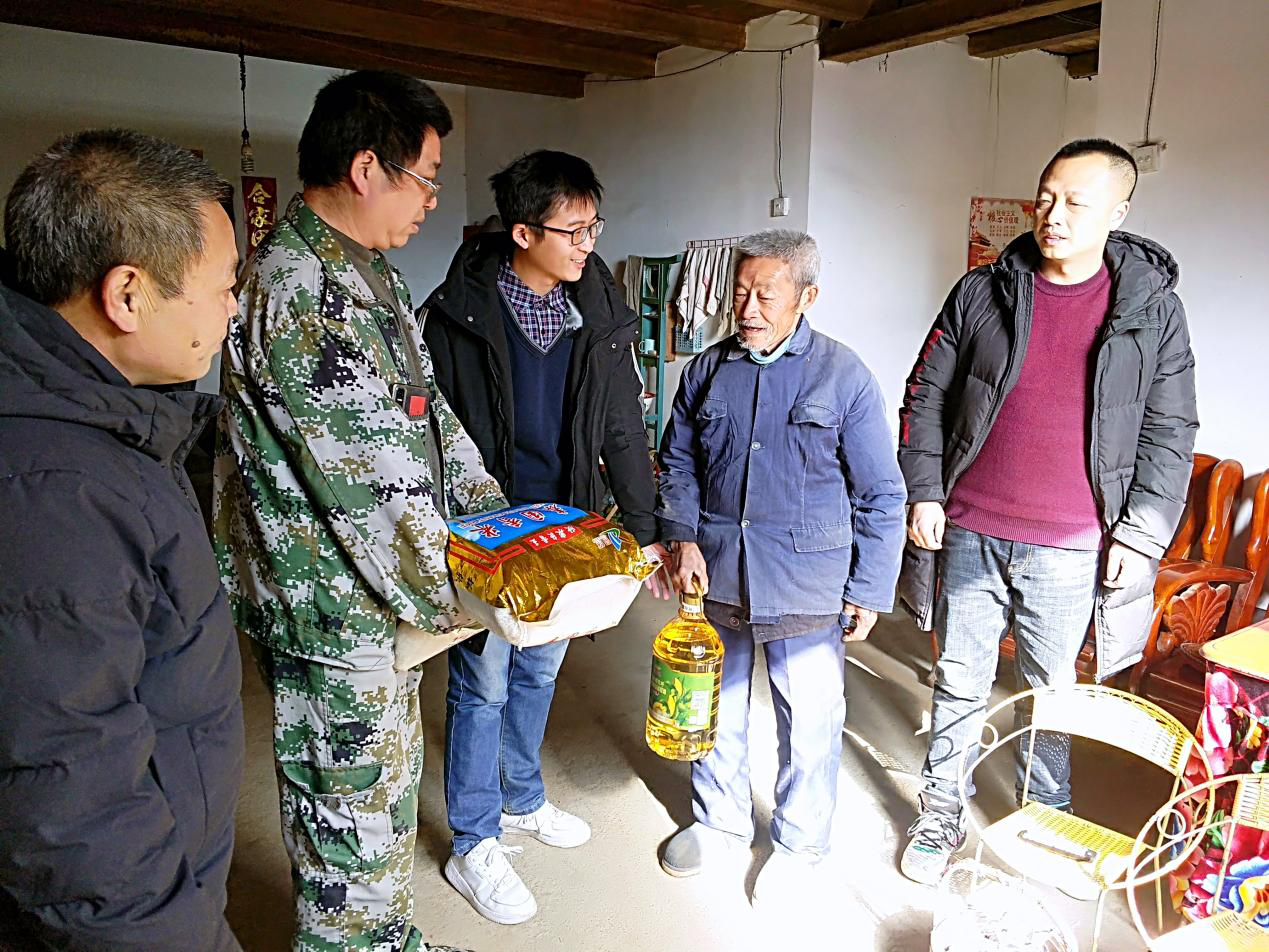 青山乡：幸福来敲门，寒冬送温暖