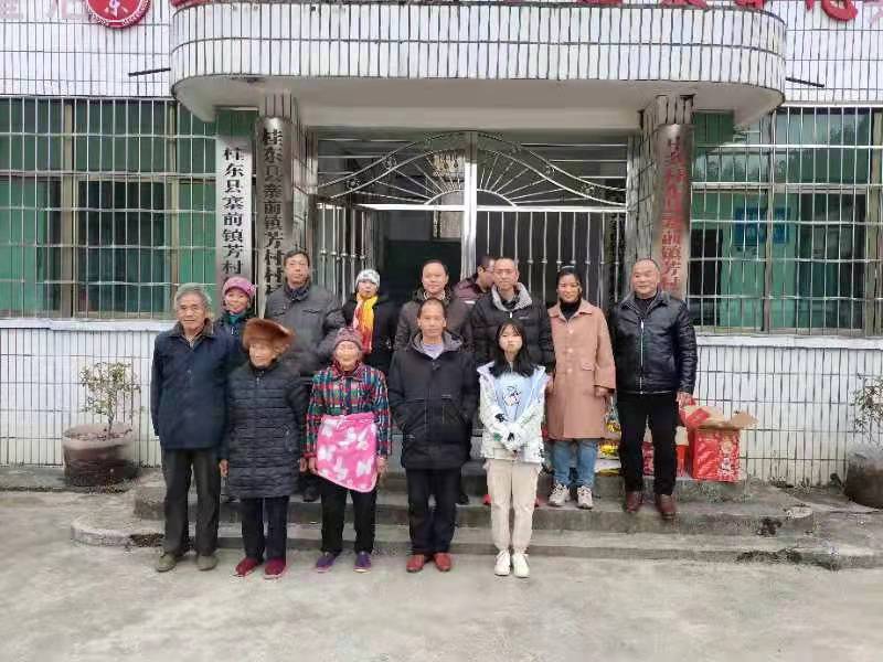 寨前镇：寒冬送爱心 真情暖人心