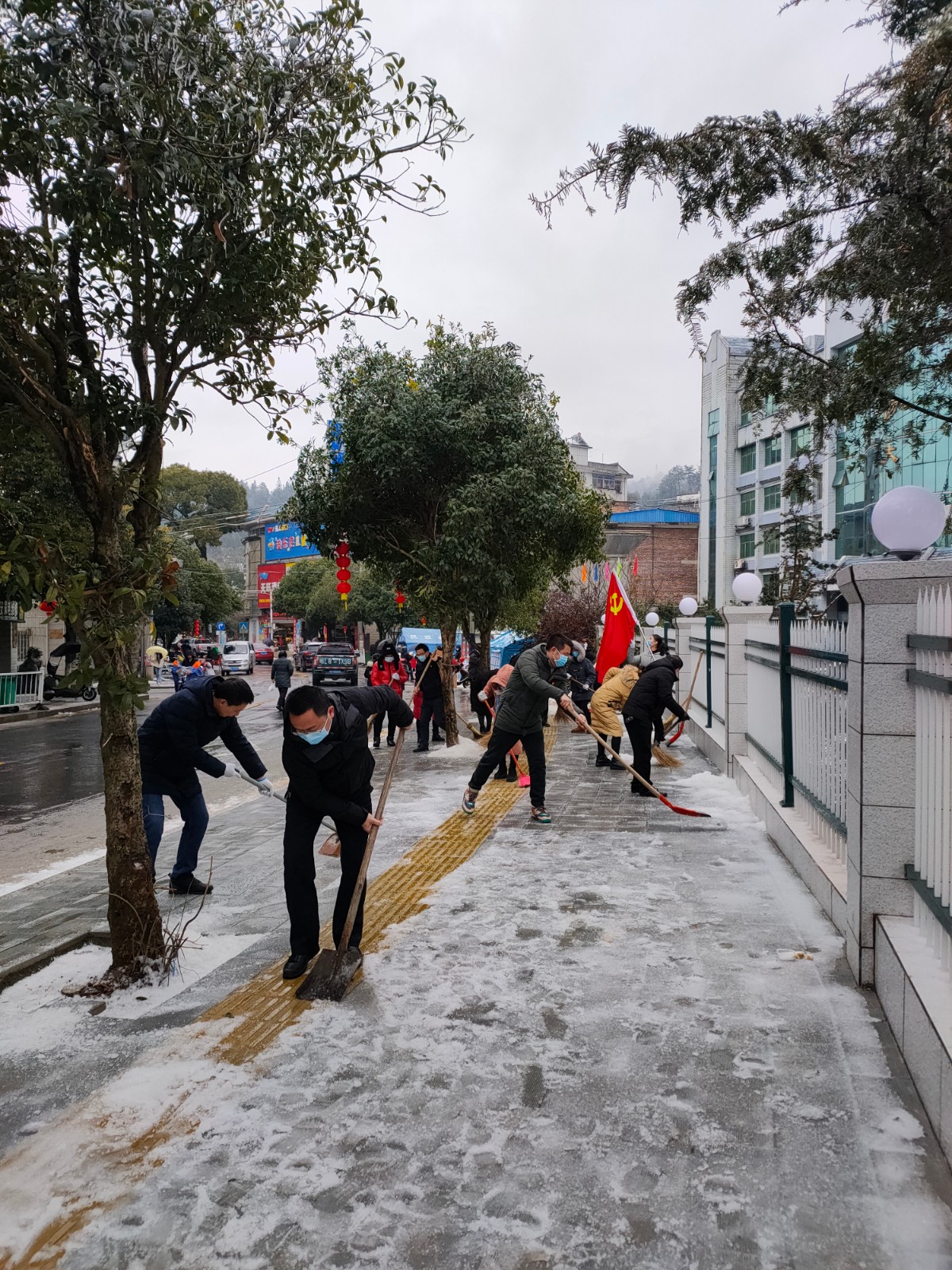 万众一心护生命，守望相助融寒冰
