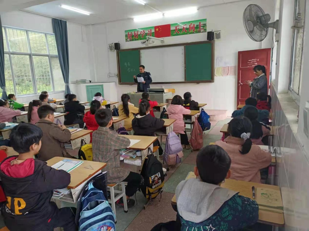 寨前镇：政法知识进校园 “护蕾”行动正当时
