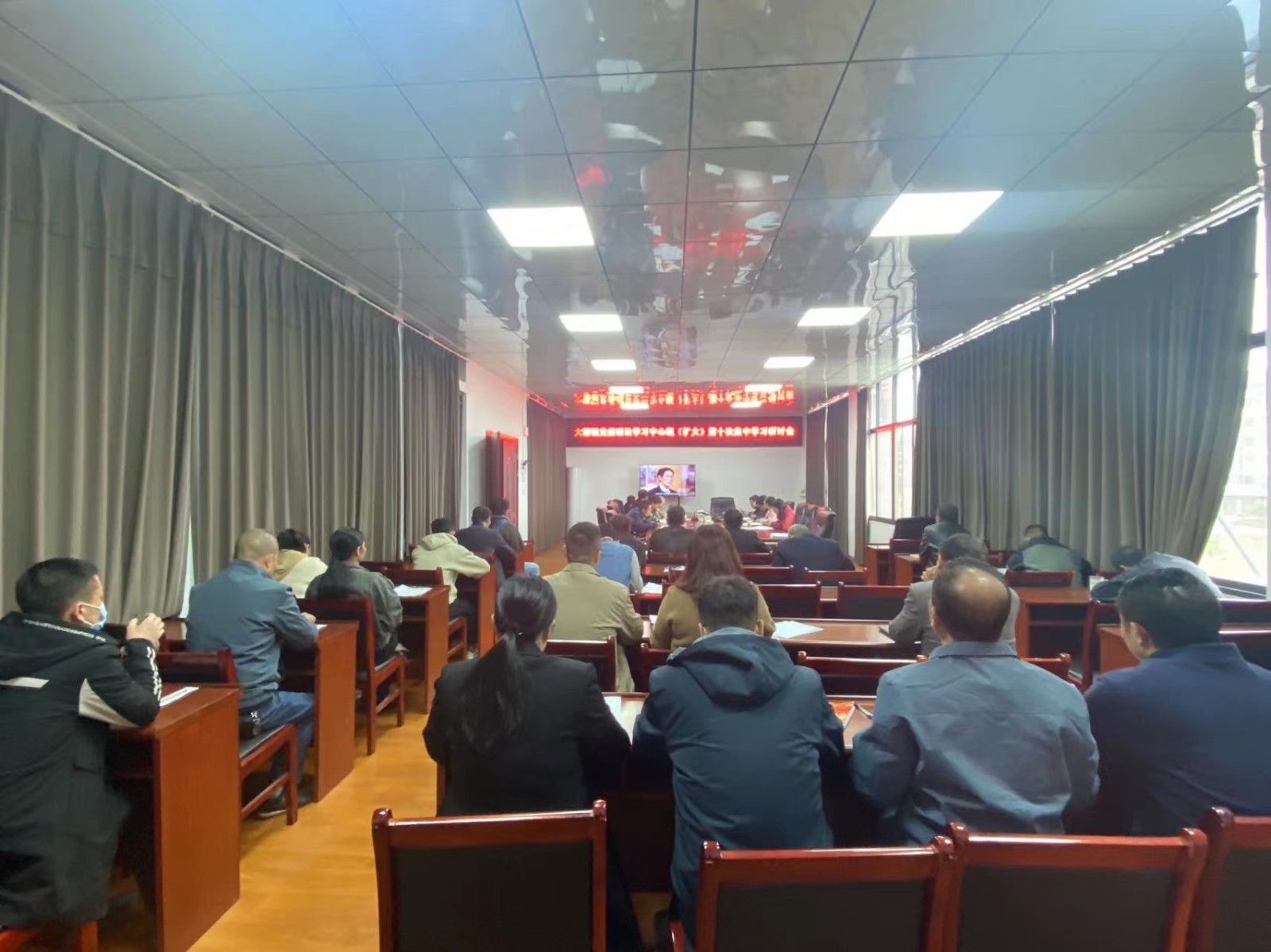 大塘镇党委理论学习中心组开展第十次集中（扩大） 学习