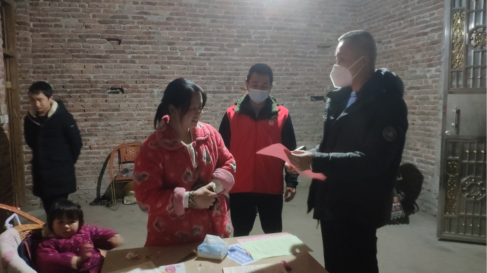 清泉镇：开展“敲门行动”，筑牢安全“防火墙”