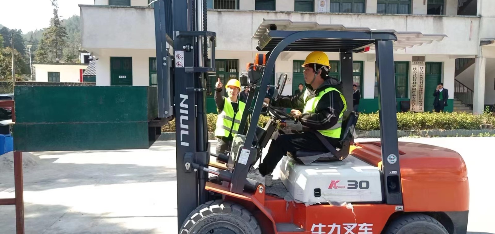 县人社部门：抓培训 提技能 促就业