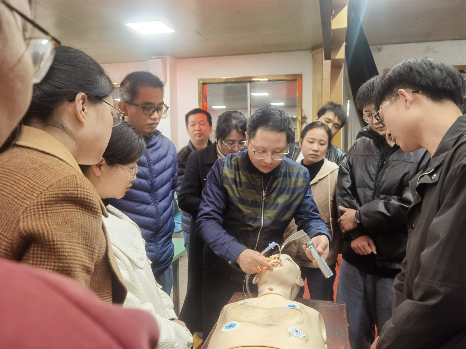 县人民医院举行新进人员业务知识培训考核