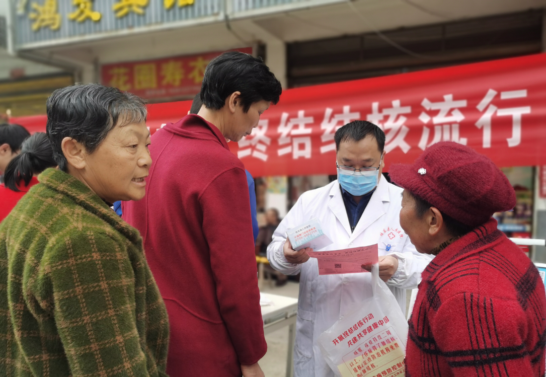 县人民医院开展防治结核病主题宣传