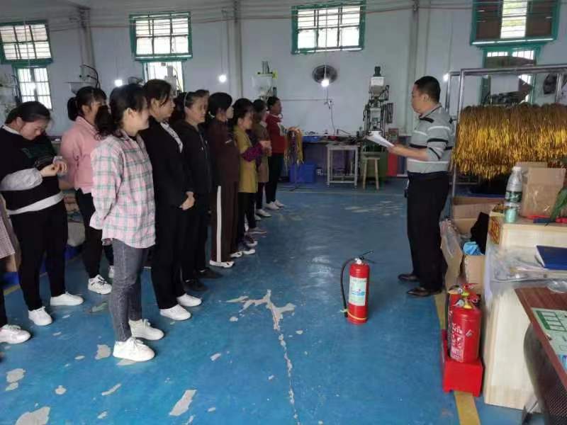 打好“发展六仗” |新坊乡：安全培训进企业 贴心服务送上门