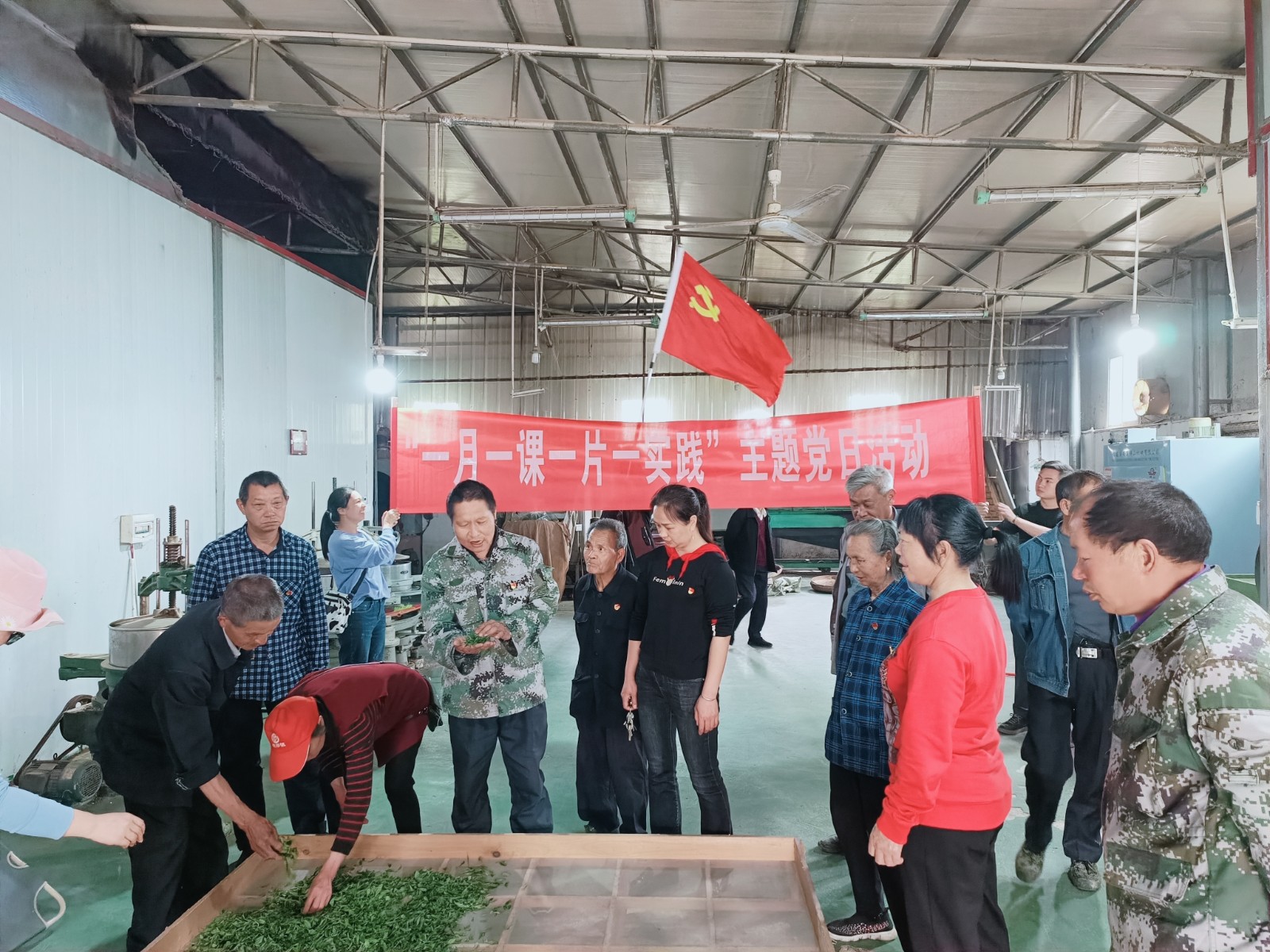 清泉镇：扎实开展“一月一课一片一实践”活动