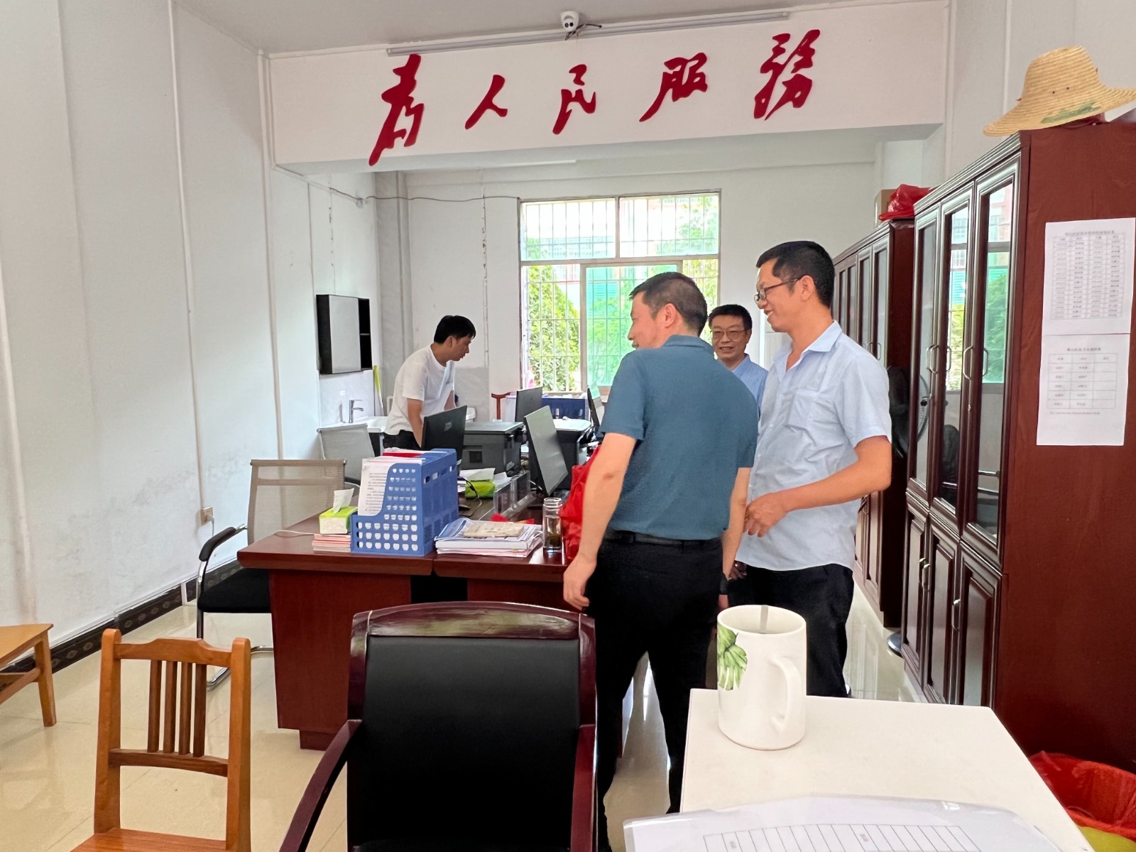 县人社局：端午慰问暖民心 浓浓关怀度佳节