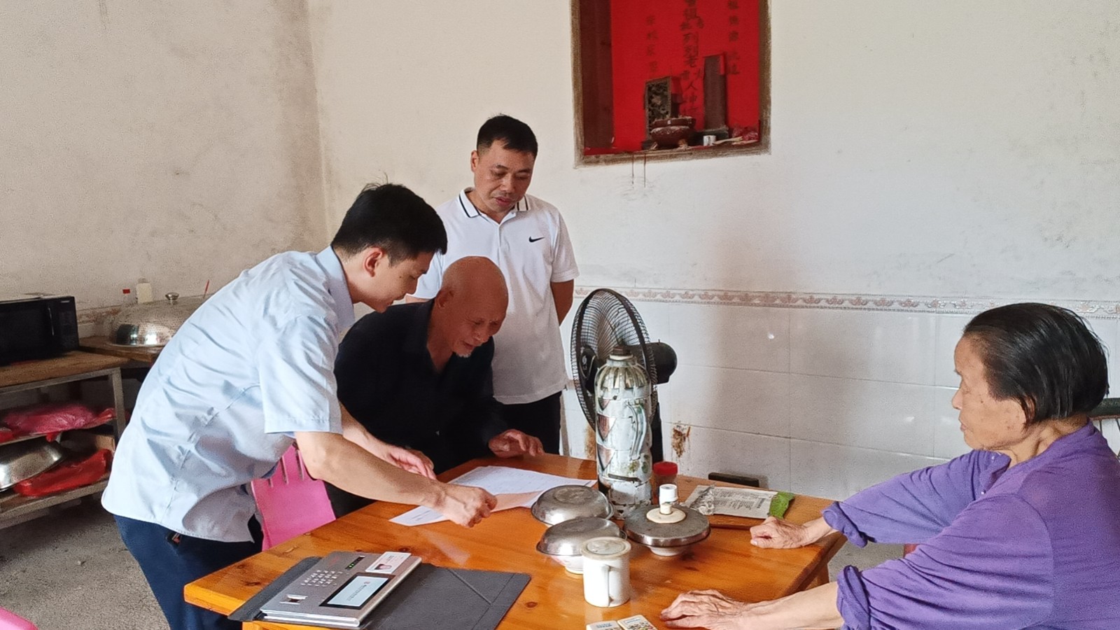 桥头乡：为民服务零距离  上门办卡暖人心